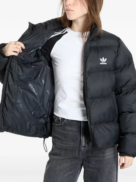 Dlouhé běžecké boty Adidas Terrex s krátkými rukávy s výstřihem do v černé