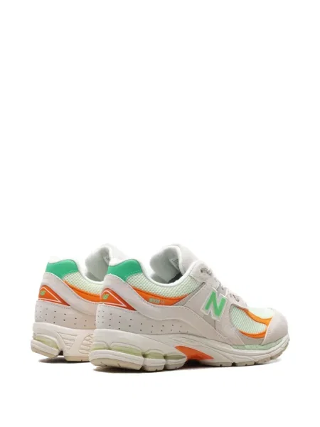 Top New Balance din dantelă negru