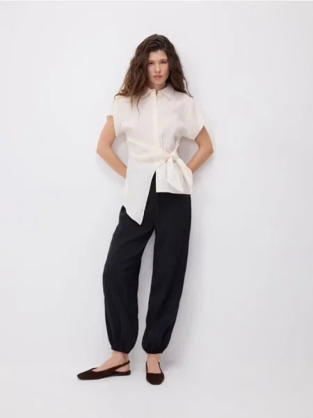 Reserved Bluză cu conținut ridicat de modal crem