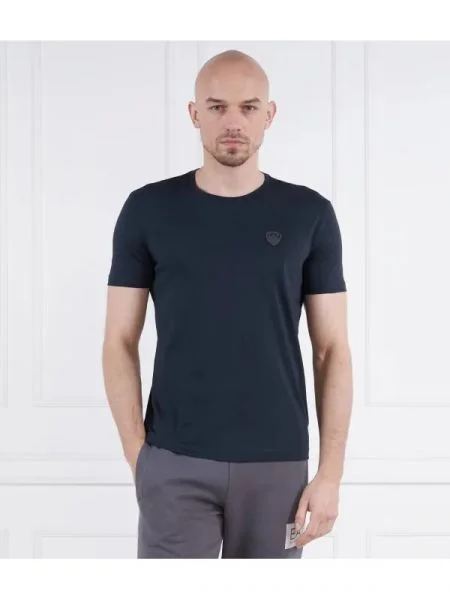 Tricou
