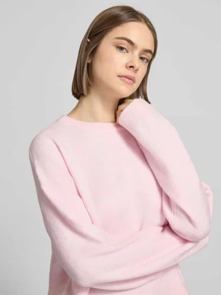 Sweter z dzianiny o kroju relaxed fit z dekoltem okrągłym model „SIMONI” Only różowy