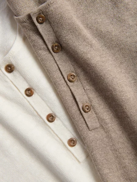 Reserved Светр henley кремовий 