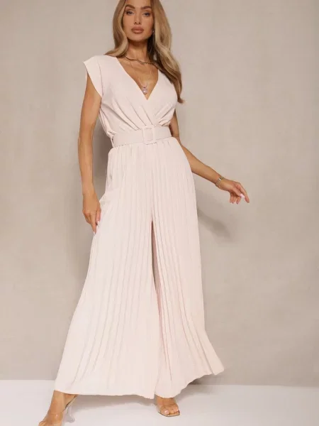 Kopertowy Kombinezon Wide Leg Zdobiony Plisami i z Klamrą Salirella beżowy