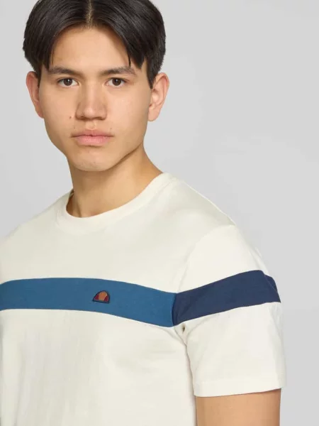 T-shirt o kroju regular fit z detalem z logo model Caserio' Ellesse biała