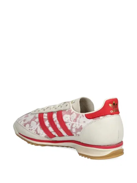 Pruhované slip on tenisky Adidas Campus s výšivkou bílé