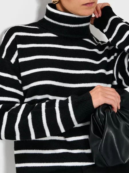 Смугастий гольф чорний