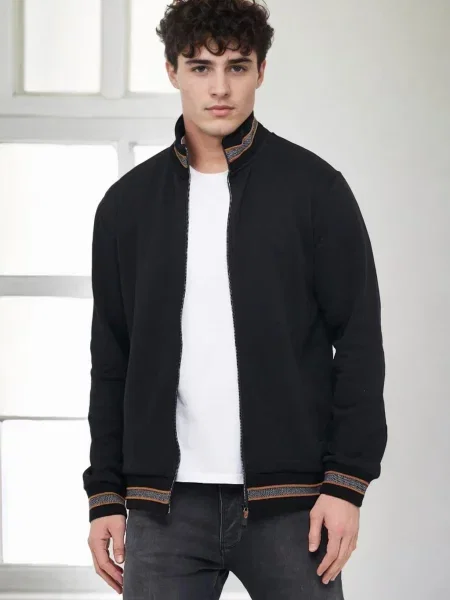 Pulover Dewberry s stoječim ovratnikom črna