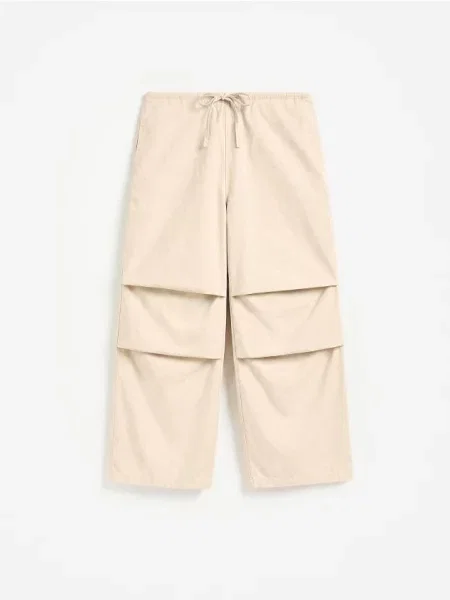 Reserved Pantaloni cu pliuri nude