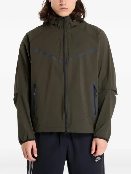 Tricou Nike cu decolteu în V alb
