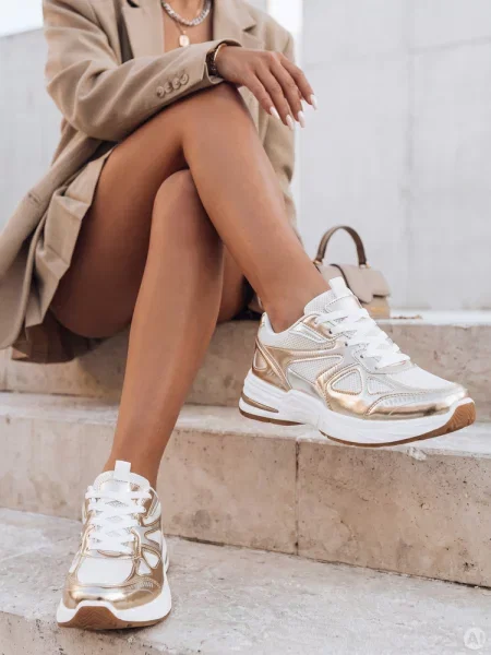 Sneakersy na płaskiej podeszwie ROYALFIT złote Dstreet
