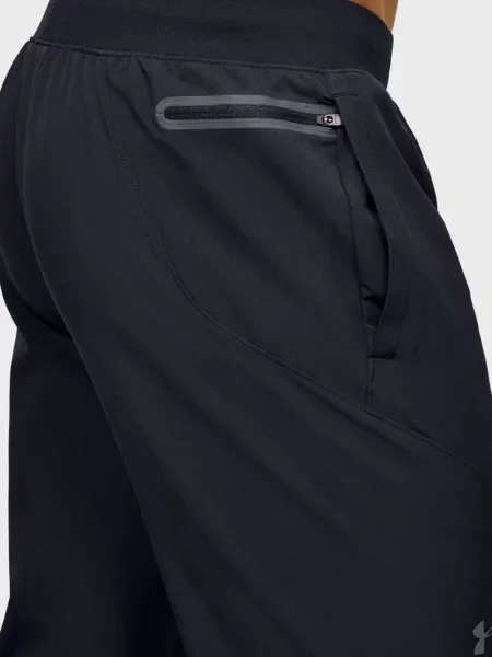 Стрейчевые зауженные брюки Under Armour черные