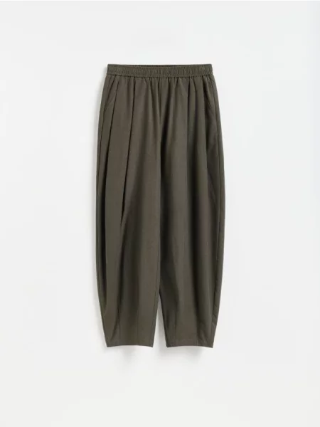 Reserved Pantaloni barrel cu pliuri verde