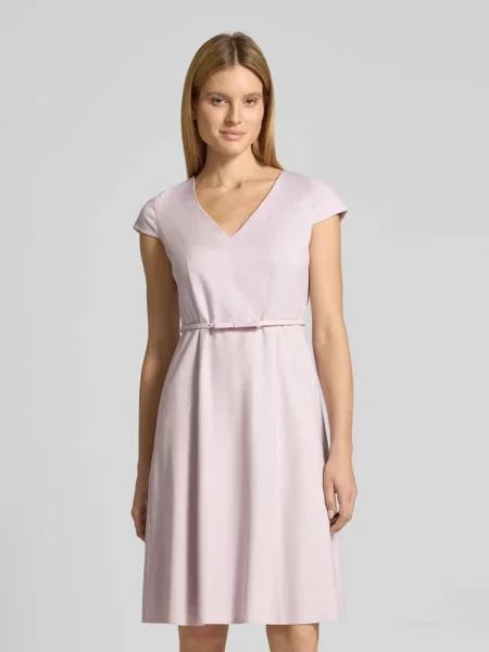 Sukienka do kolan z paskiem Christian Berg Woman Selection różowa