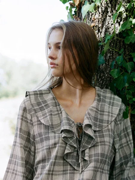 Bluzka w kratę z falbankami złamana biel Teen XXS MANGO TEEN