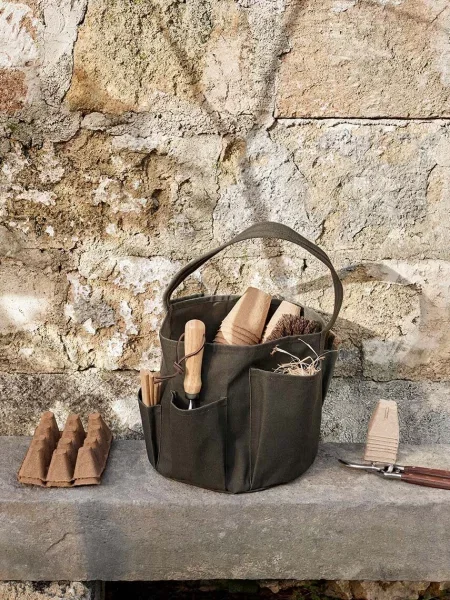 Τσάντα εργαλείων κήπου ferm LIVING Bark Garden Bucket πράσινο