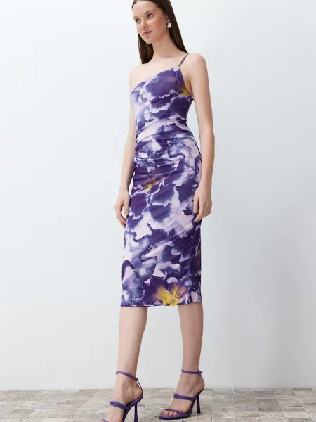 Sukienka midi Trendyol na jednym ramieniu niebieska