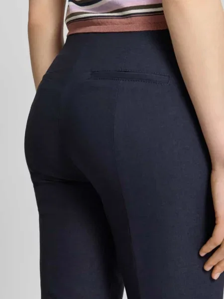 Spodnie materiałowe o kroju slim fit w skróconym kroju Christian Berg Woman