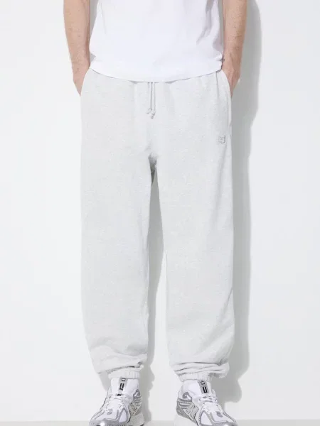 Donji dio trenirke New Balance s aplikacijom siva