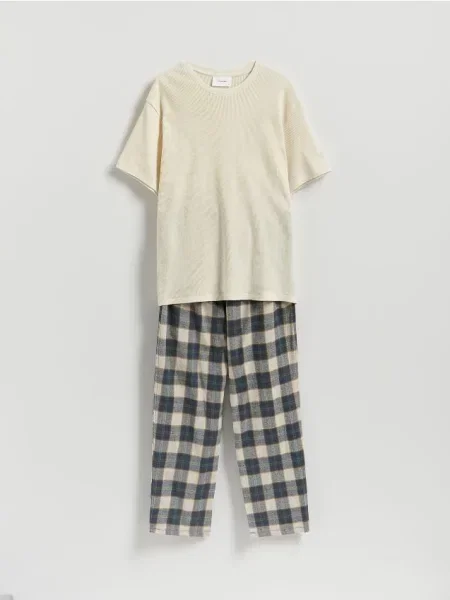 Reserved Pijama din două piese nude