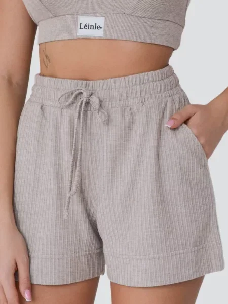 Женские шорты бежеві