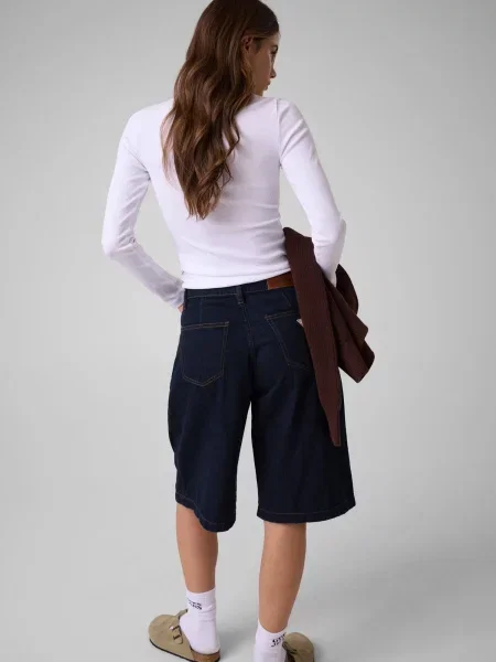 Bluză Guess Jeans cu guler înalt alb