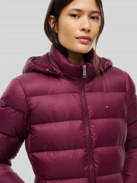 Kurtka puchowa krój regular fit ze sztucznego futra Tommy Jeans