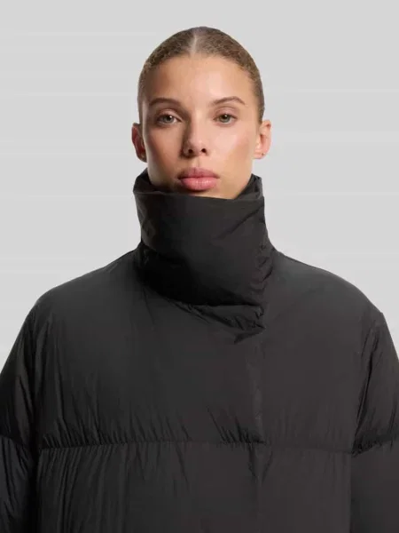 Płaszcz puchowy o kroju regular fit z wysoką stójką model Hugo czarny