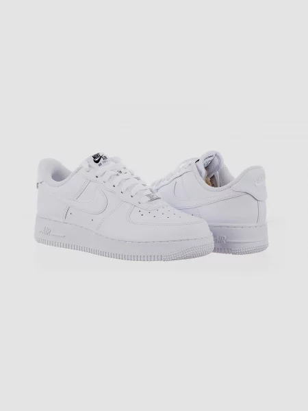 Кожаные повседневные кроссовки Nike Air Force 1 белые