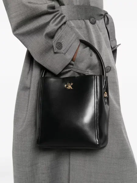 Geantă bucket Calvin Klein cu autograf negru
