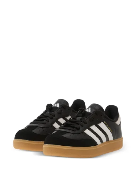 Hanorac cu glugă Adidas cu imagine din piele cu dungi negru