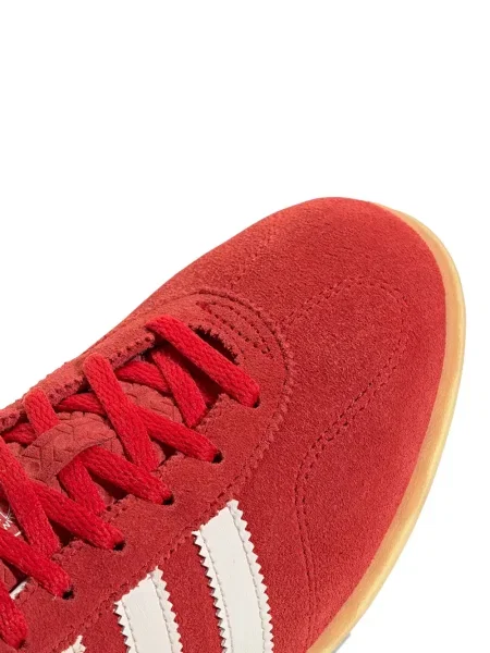 Sneakerși Adidas Gazelle din piele de căprioară cu dungi de jumătate de fermoar albastru