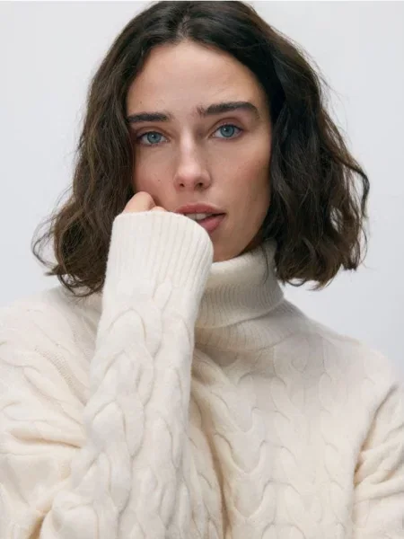 Reserved Водолазка з декоративною в’язкою нюдовий 