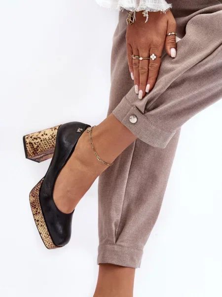 Полуотворени обувки Laura Messi черно