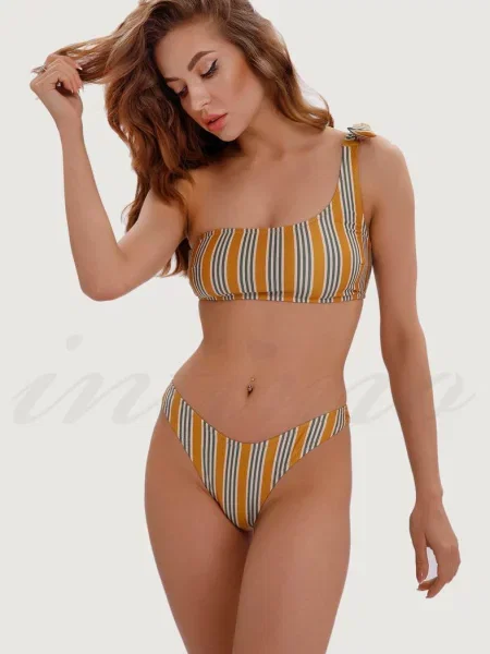 Купальник с уплотнённой чашкой плавки слип