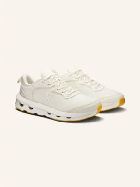 On Sneakersy Cloudzone Moon krémová