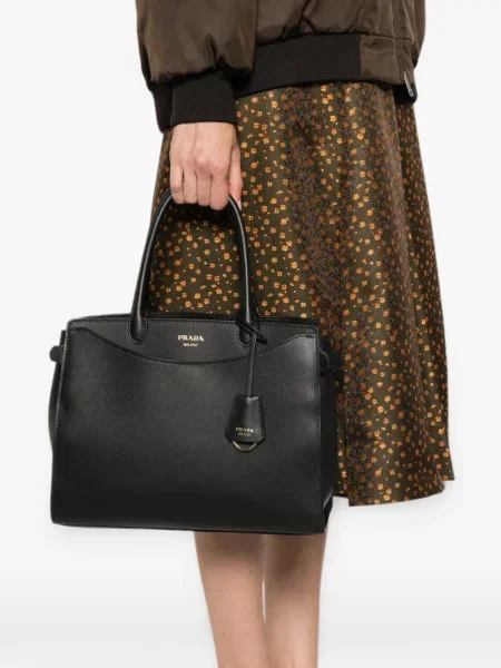 Geantă shopper Prada din piele cu autograf negru