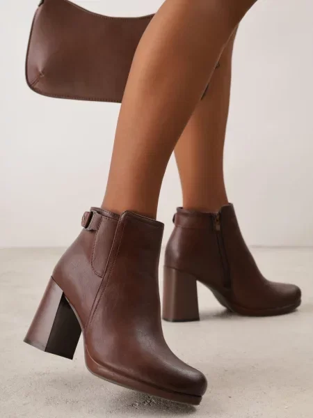 Botine cu gros din piele naturală decorate cu cataramă metalică Seonia maro