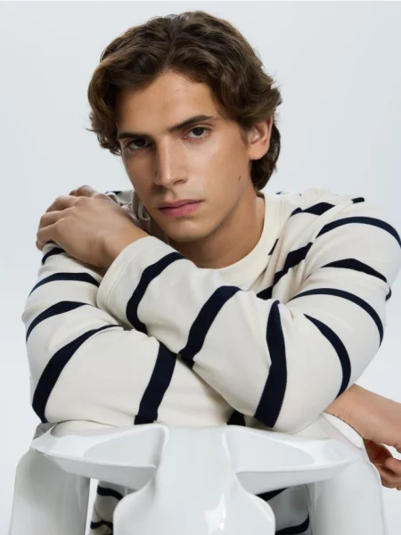 Reserved Tricou cu croială regular în dungi cu mânecă lungă crem