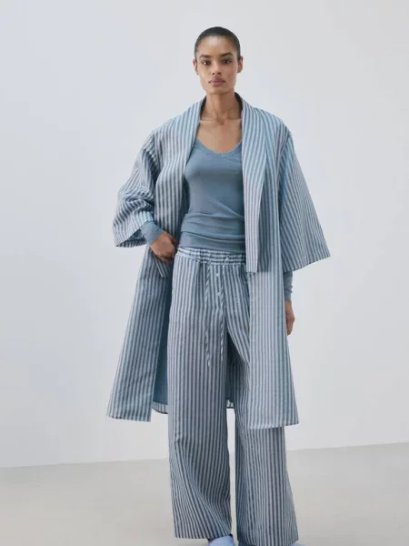 Kaftan piżamowy z mieszanki jedwabiu w paski Kobieta XS-S MANGO niebieski