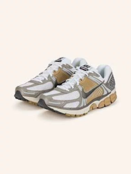 Nike Sneakersy Zoom Vomero 5 bílá/ černošedá/ velbloudí bílé