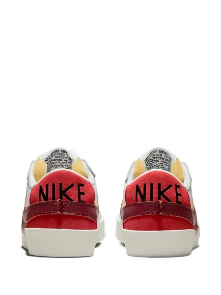 Sneakerși Nike Blazer cu platformă alb