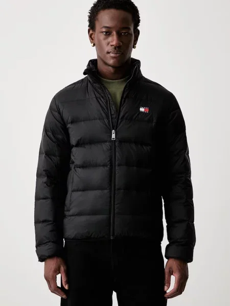Tommy Jeans geacă cu puf pentru bărbați negru