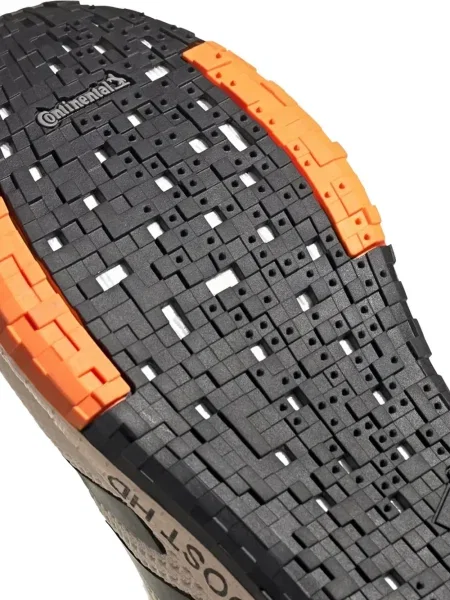 Top Adidas alergare cu decolteu în V alb