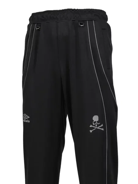 Τρέξιμο κωνικό παντελόνι Umbro με σχέδιο μαύρο