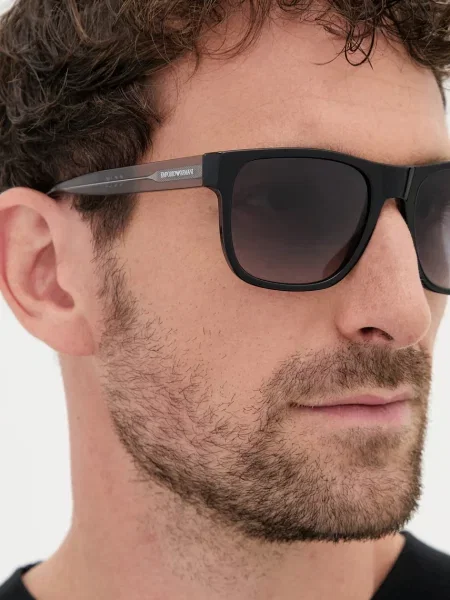 Emporio Armani napszemüveg fekete