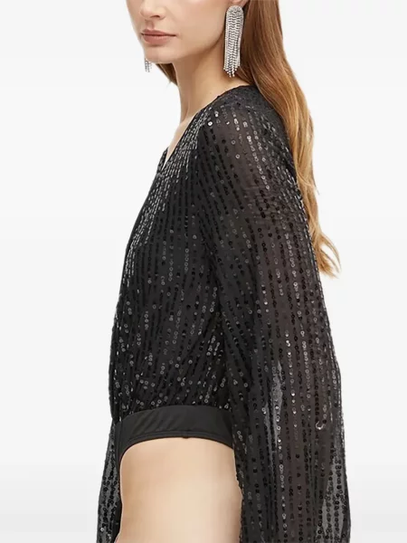 Top Bardot cu paiete negru