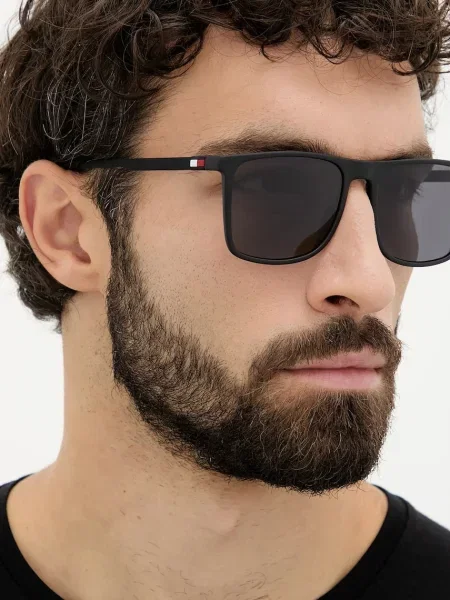 Sluneční brýle Tommy Hilfiger tmavomodrá TH