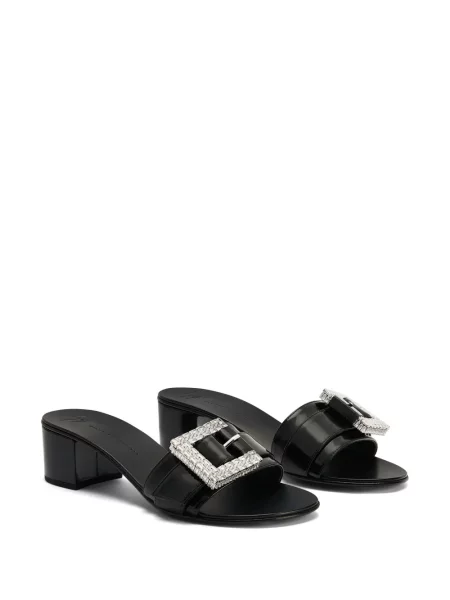 Mulės Giuseppe Zanotti su sagtimis su kristalais juoda