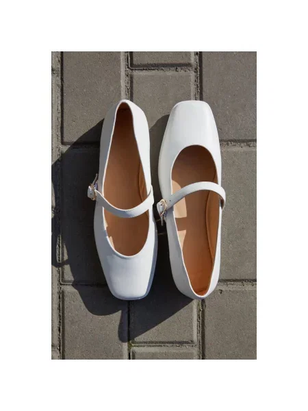Балетки Мері Джейн шкіряні Estro білі