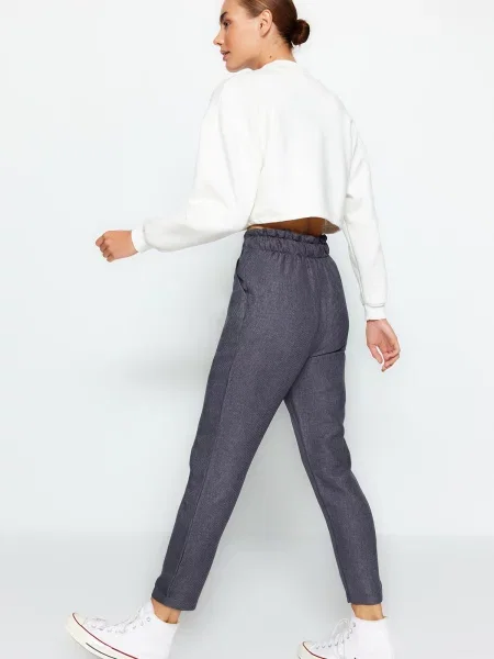 Pantaloni Trendyol țesuți gri